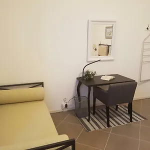 Piazza Dante Couette-café